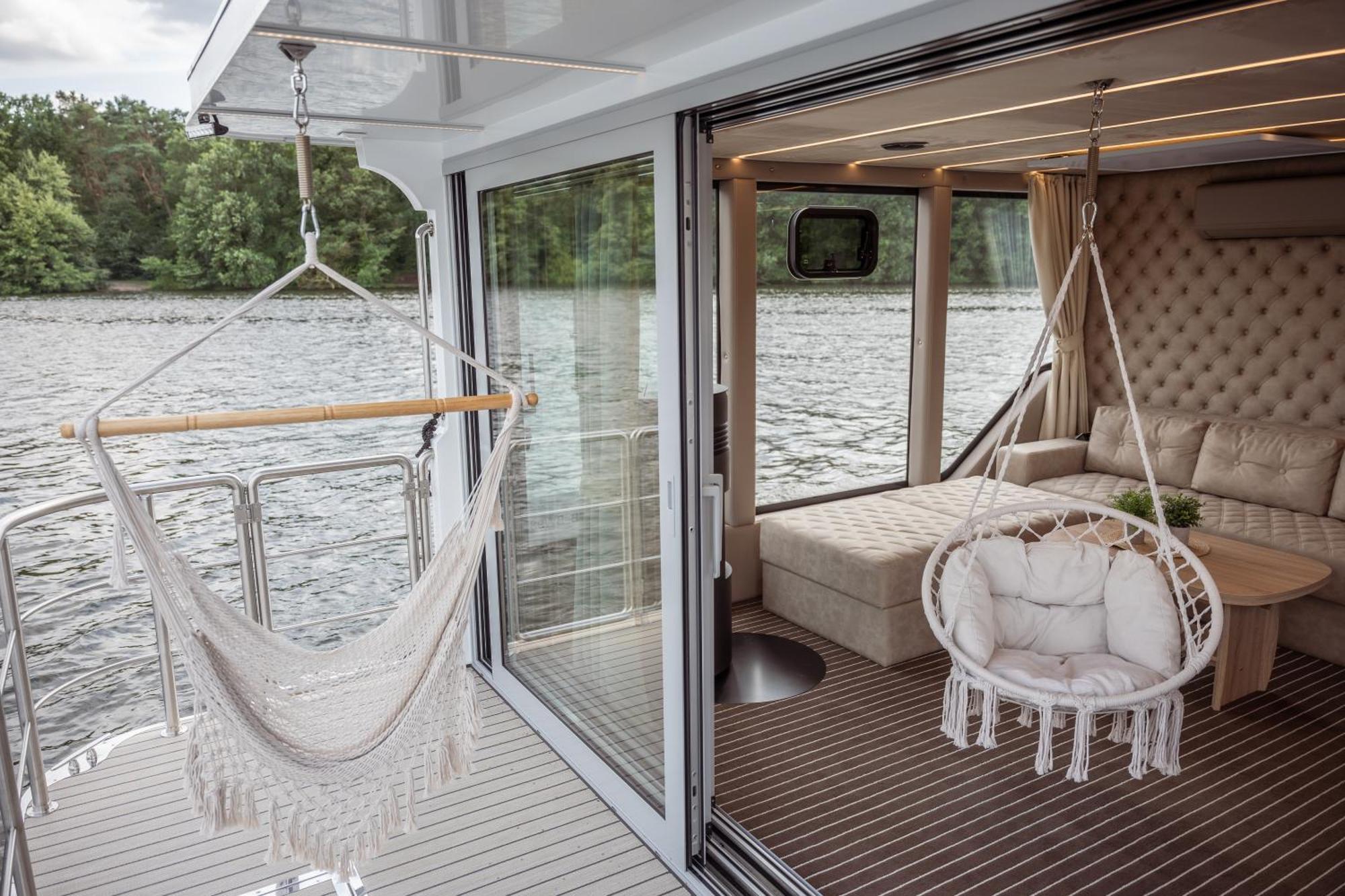 Nena Hausboot Botel Berlin