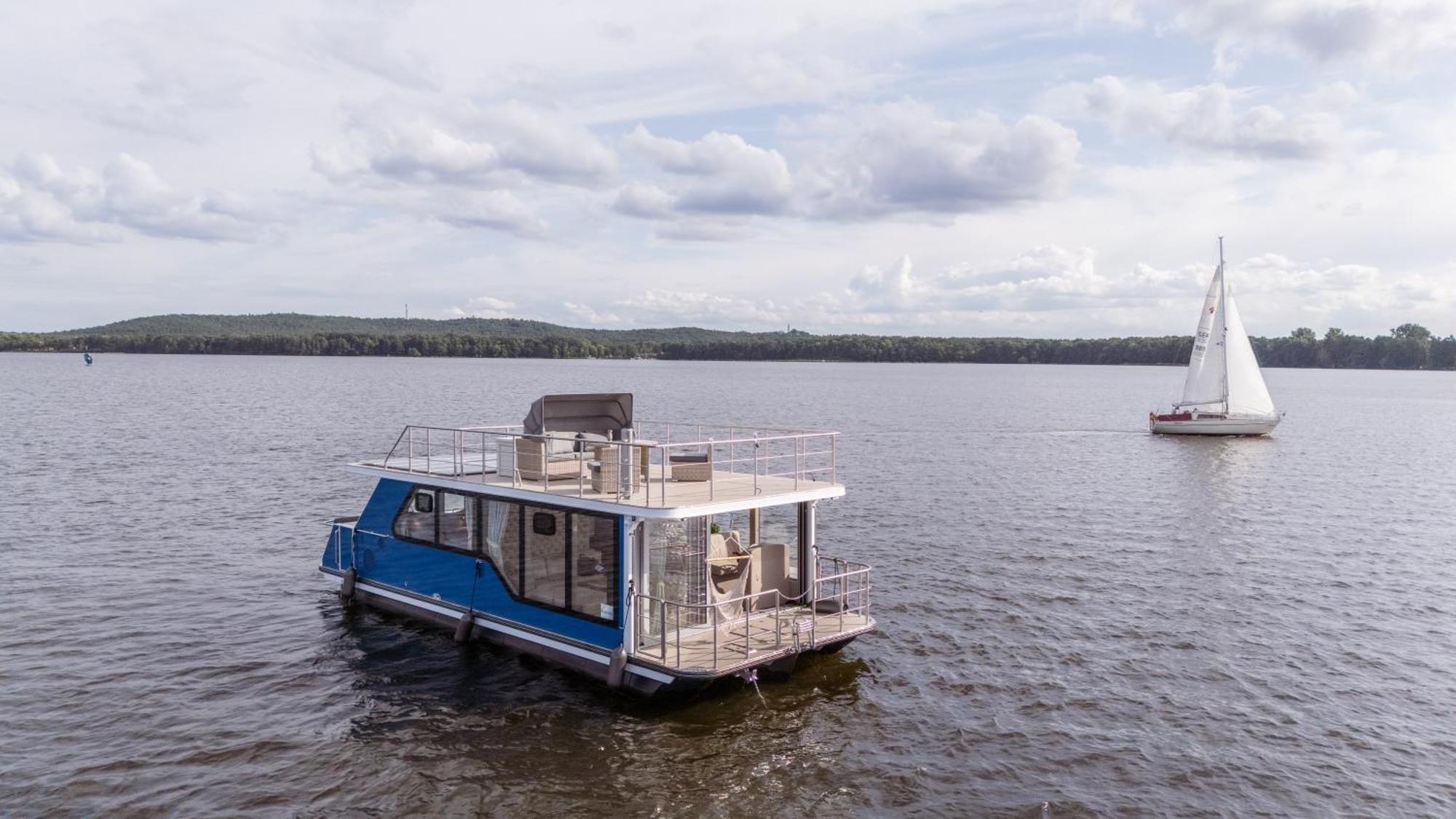 Ботель Nena Hausboot *