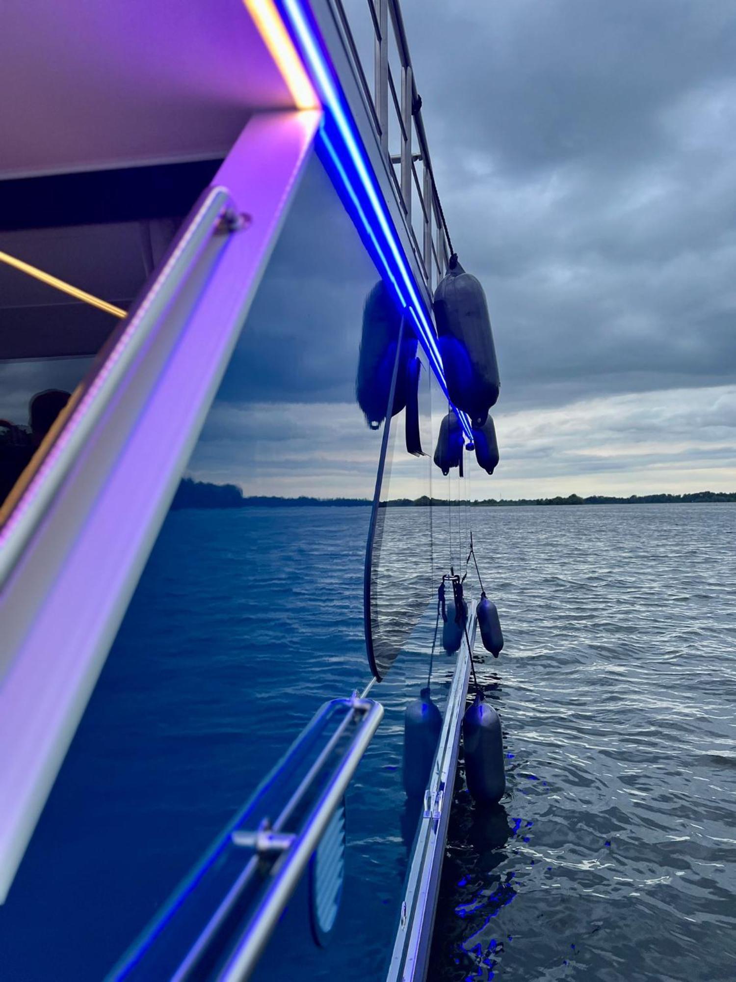Nena Hausboot Ботель